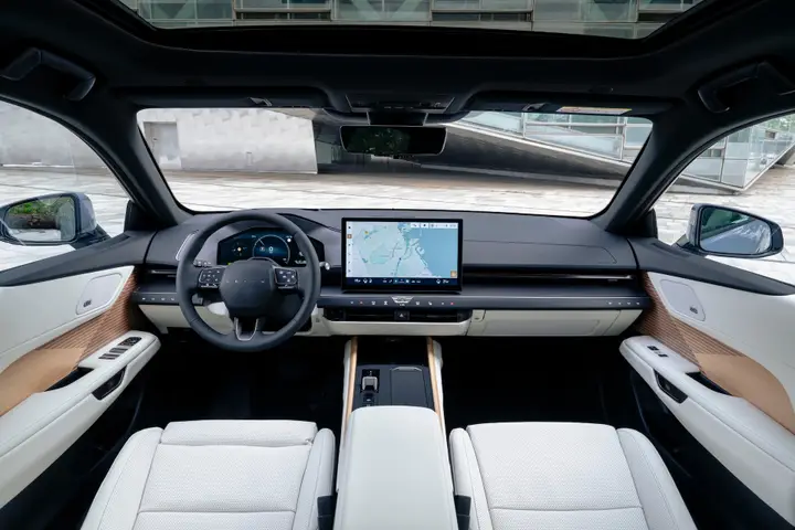 Lexus ES 2026 interni 1