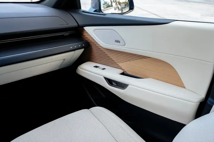 Lexus ES 2026 interni 3