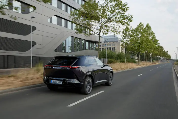 dinamica posteriore Mazda CX-6E