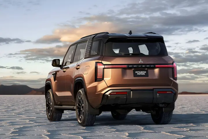 mitsubishi-pajero posteriore