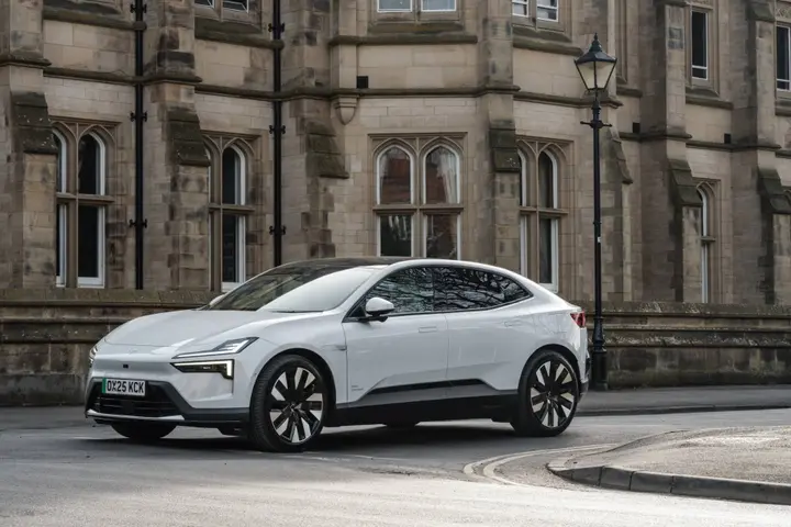 Polestar 4 SUV frontale