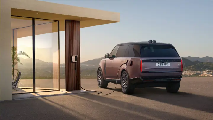 RANGE ROVER ELECTRIC ON CHARGE