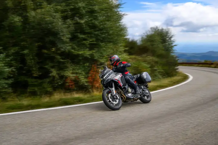 MULTISTRADA_V4 dinamica anteriore