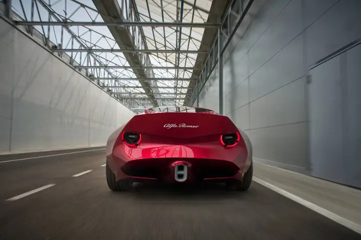 Alfa Romeo Cuorerosso posteriore pieno