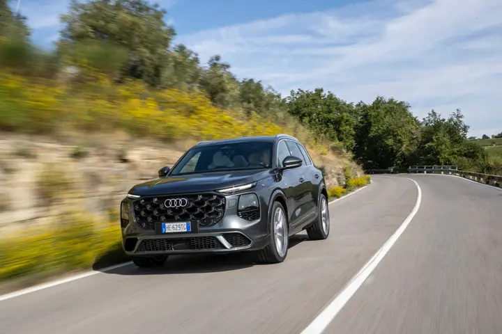 Audi Q7 2026 dinamica anteriore piena