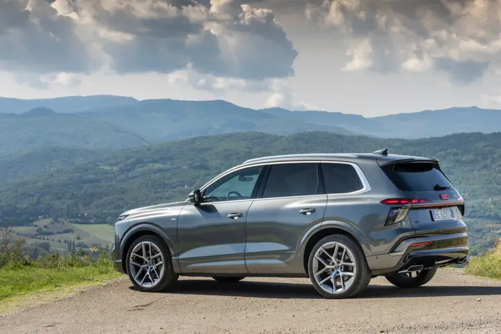 Audi Q7 2026 posteriore