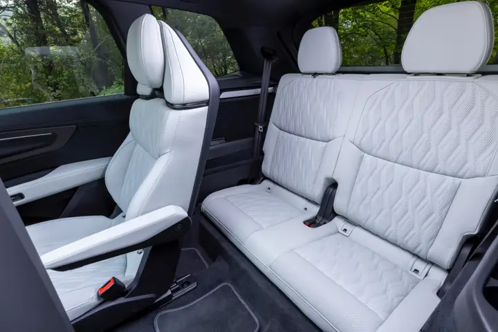 Audi Q7 2026 sedili posteriori