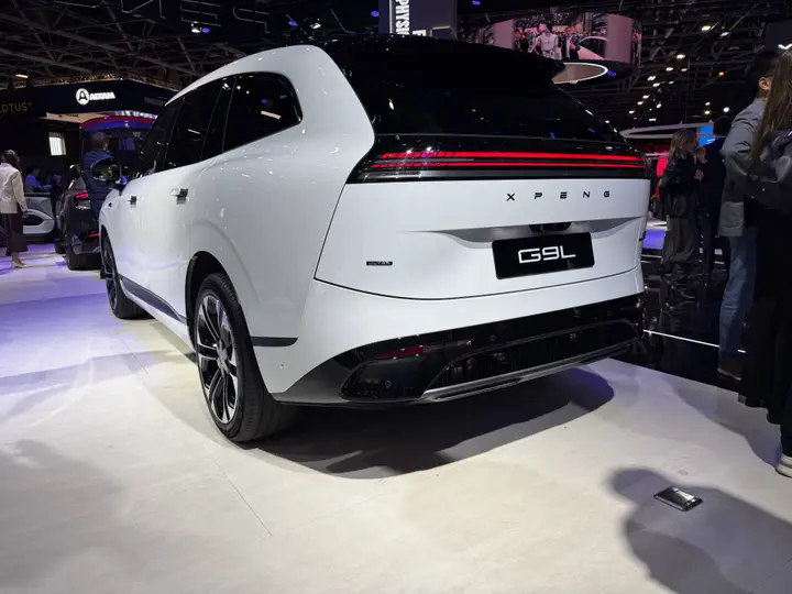 Xpeng G9L posteriore