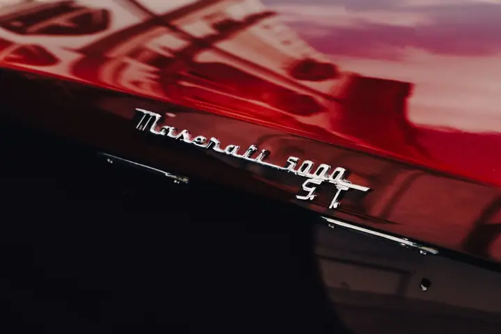 maserati-5000-gt-frua scritta logo