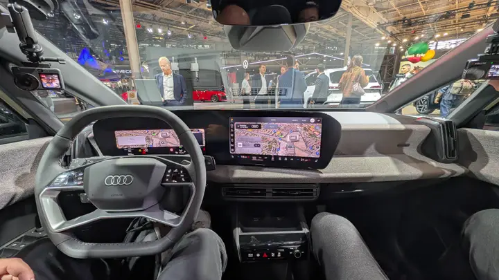 Audi A2 e-tron interni