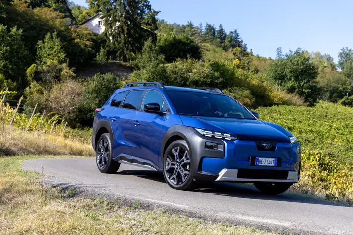 Subaru E-Outback 2026 guida frontale