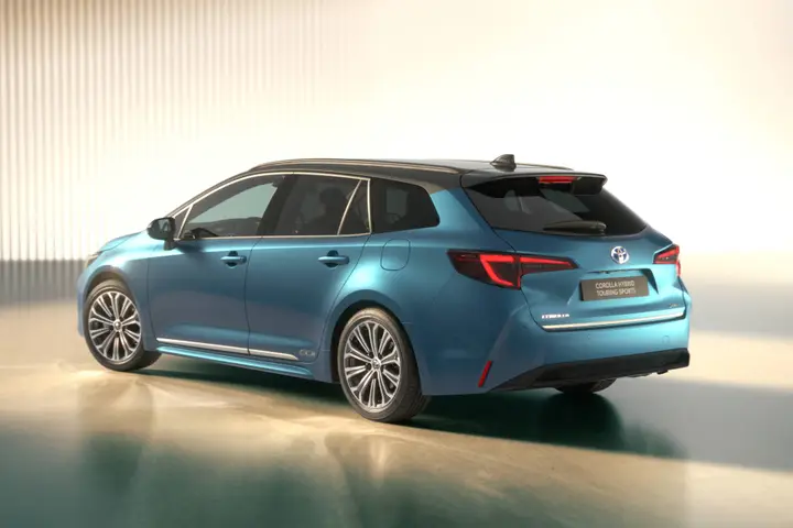 toy_corolla_60th_2026_hub_dig_1x1_s05_touring_sport