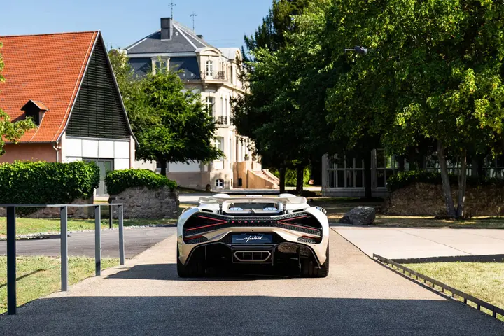 05-2606-BUGATTI-W16-Mistral-End-of-Production-1