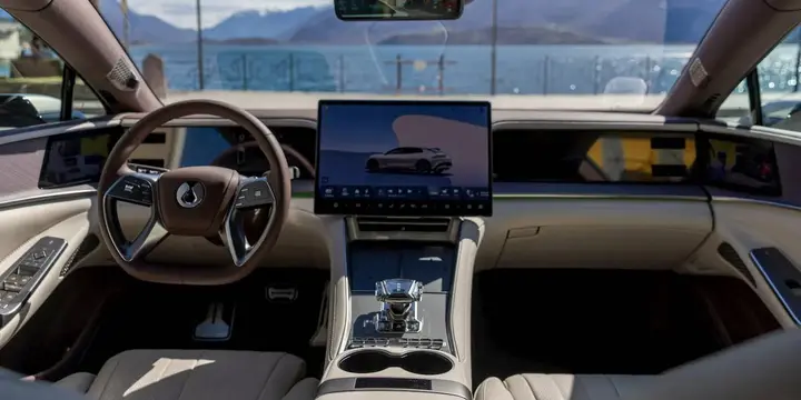 BYD-Denza-Z9-GT-interior