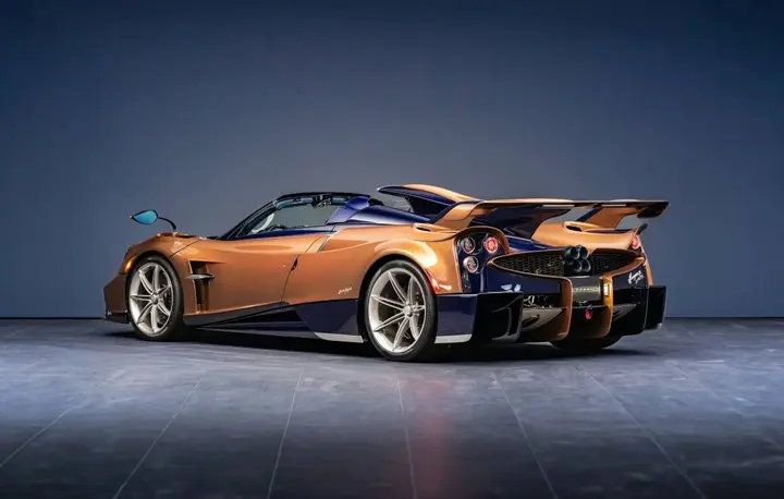 Pagani-Huayra-70-Derecho-2