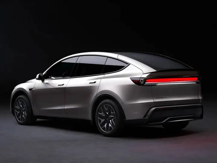 Tesla-Model-Y-L-rear