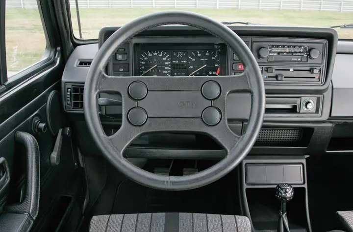 Volkswagen Media Golf Pirelli 3