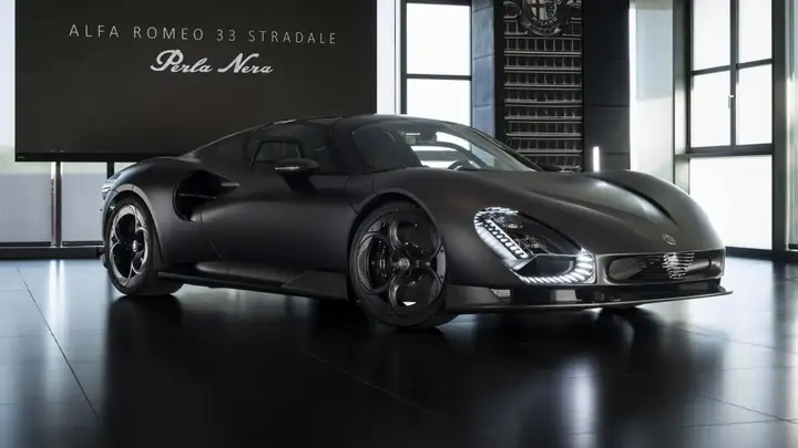 alfa-romeo-33-stradale-perla-nera