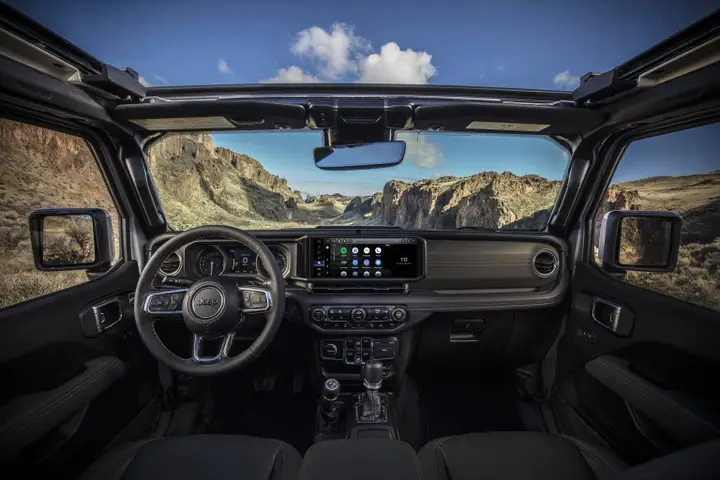 Jeep-Wrangler-interieur-1536x1024