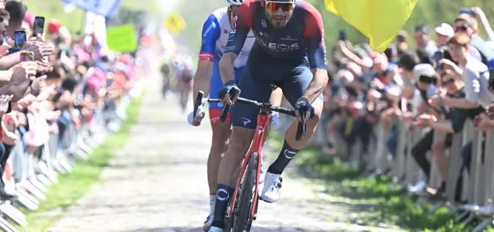Filippo Ganna se impone en Trouée d'Arenberg, París-Roubaix 2022. @Sirotti