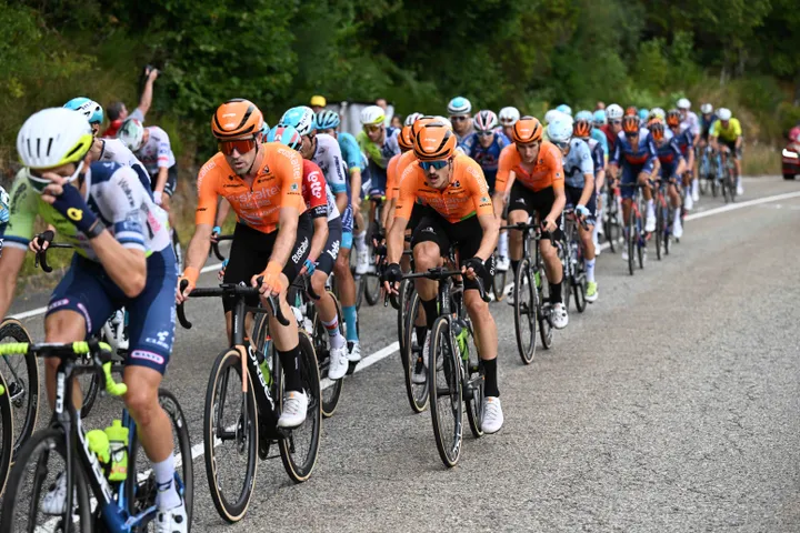 El equipo Euskaltel Euskadi tiene un sinfín de seguidores en el País Vasco