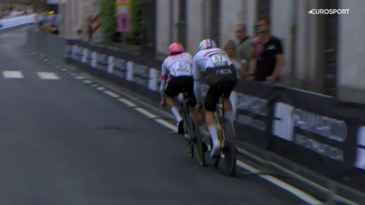 Joshua Tarling se libró de un accidente en la contrarreloj por los pelos.