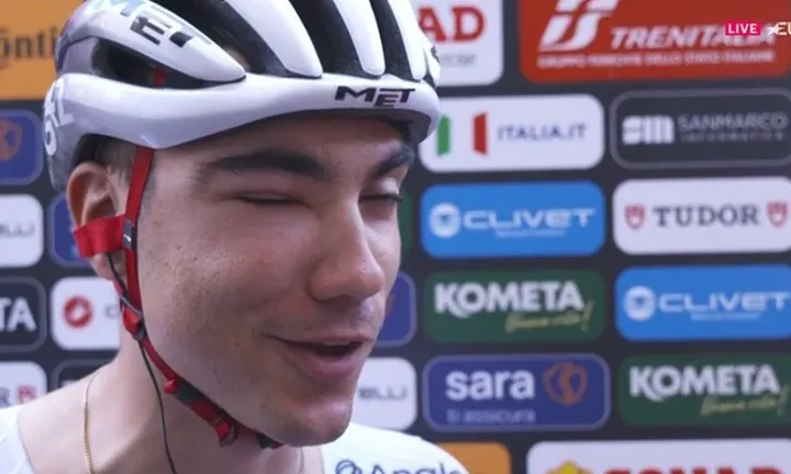 Juan Ayuso abandonó el Giro de Italia con picaduras de abejorro