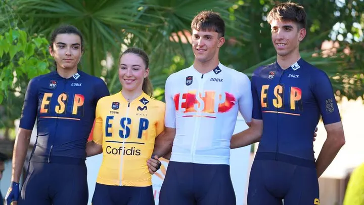 Los nuevos maillots de la selección española de ciclismo.