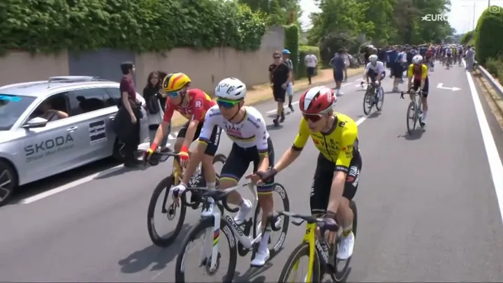 El bonito gesto entre Tadej Pogacar y Jonas Vingegaard tras la 1ª etapa del Critérium du Dauphiné 2025