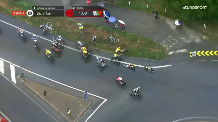 Una caída masiva afectó a ciclistas importantes como Jonas Vingegaard o Tom Pidcock