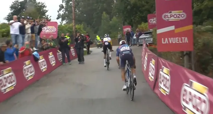 La etapa 16 de la Vuelta a España 2025 terminó a 8 kilómetros de la línea de meta