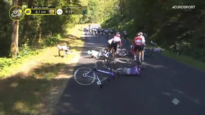 Joao Almeida tiró por tierra su Tour por una caída