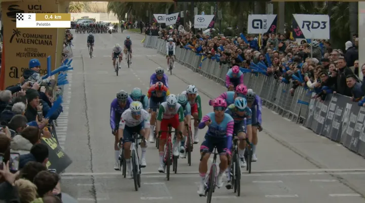 Dylan Groenewegen exhibiéndose en Valencia