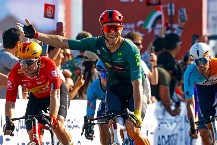 Hat-trick de Jonathan Milan en el UAE Tour 2026