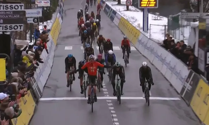 Godon, celebrando una victoria con el INEOS Grenadiers