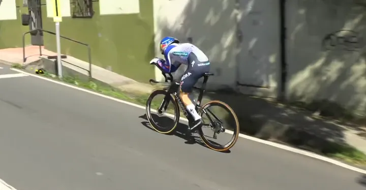 Florian Lipowitz en acción en la Itzulia Basque Country