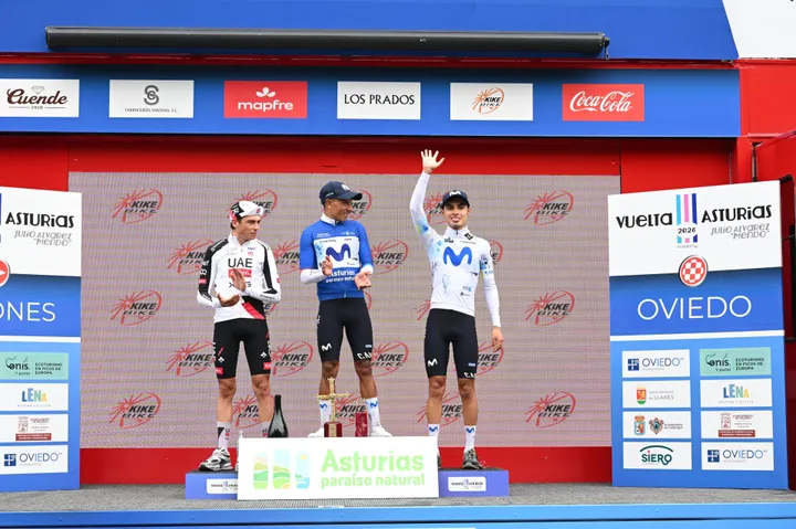 Podio final © Vuelta Asturias