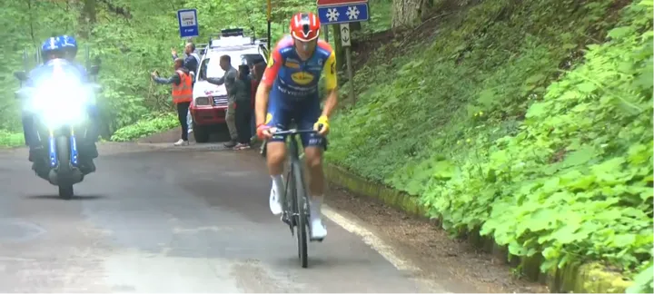Giulio Ciccone ataca en la etapa 9 del Giro de Italia