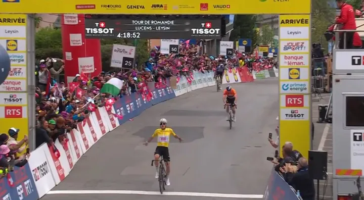 Tadej Pogacar gana la última etapa del Tour de Romandía 2026.