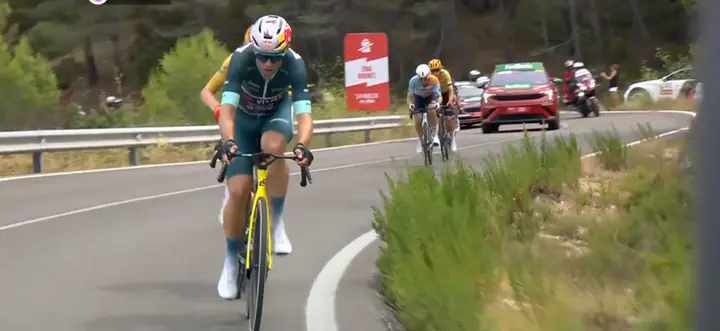 Nada más darse la salida, Wout van Aert atacó. Al final del día, se llevó 35 puntos en la clasificación por puntos y el tercer puesto en la etapa.