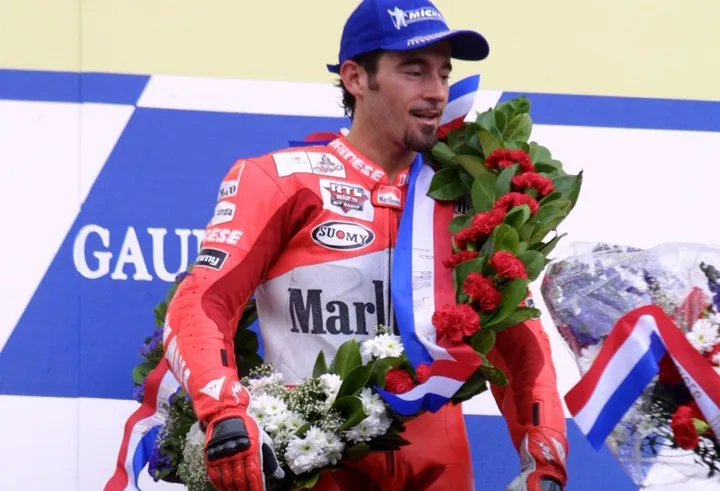 138130 biaggi podium assen 2001 1280x960 jun22jpggallery full top lg