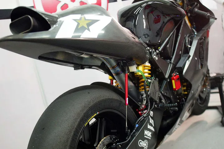 2003 yamaha yzr m1 prototype 05