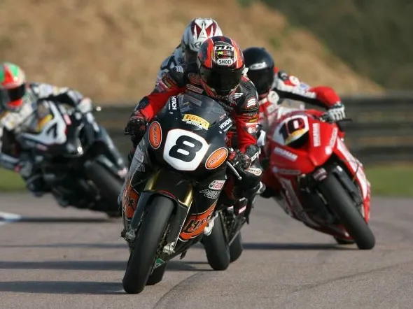 Foto... di gruppo: il motore Triumph con alcune Moto2 oggi in gara...