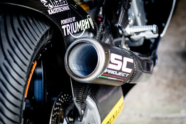 carbon moto2 2 1536x1024