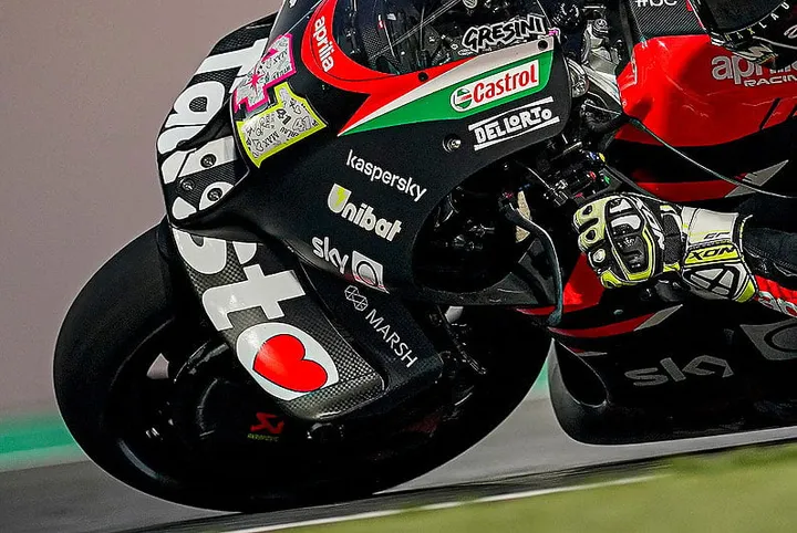 carbone aprilia