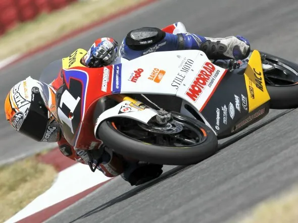 Valentino Rossi festeggia la vittoria 2015 con la 10 di Maradona
