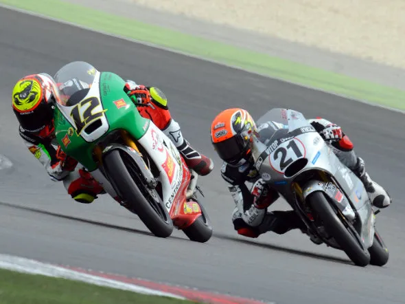Ian Hutchinson precede John McGuinness