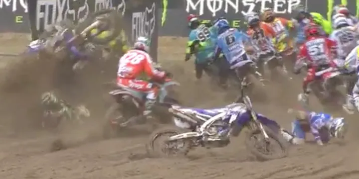 Shane Byrne resta leader