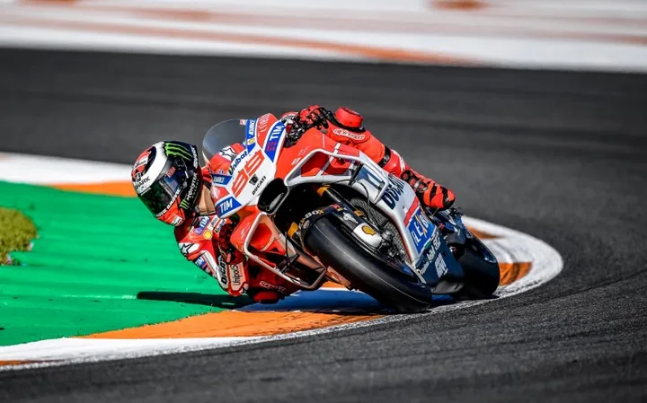 Foto di gruppo con tutti i piloti del MCE British Superbike 2017