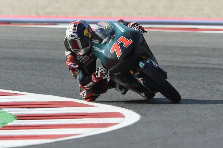 Alex Rins con la nuova Honda NSF250RW